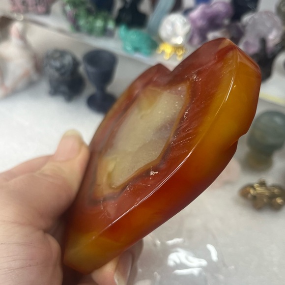 Carnelian Heart Carving ❤️🩹 - Picture 4 of 7